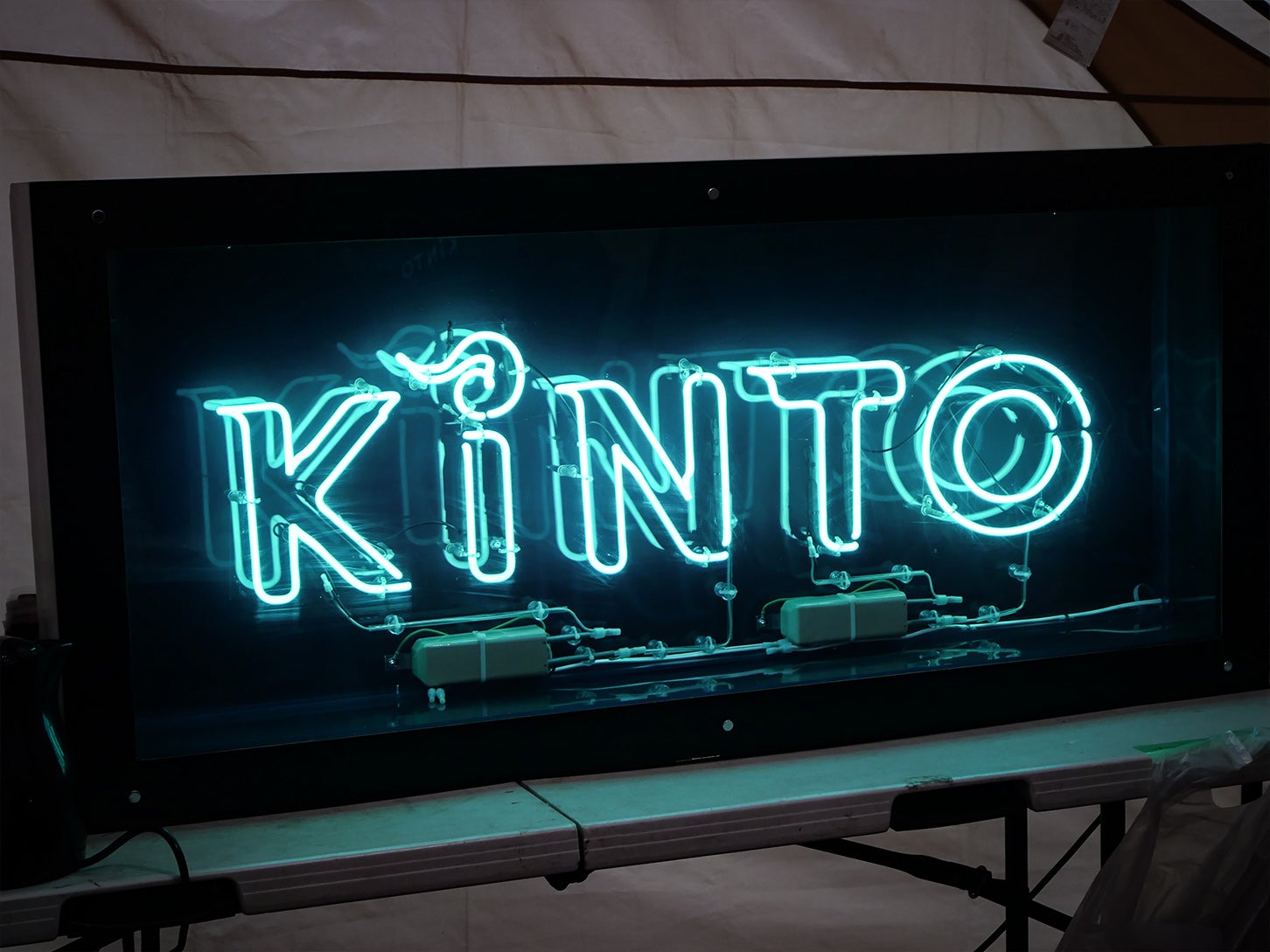 ネオンサインが良い感じです