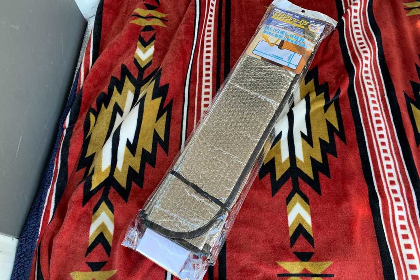 フロントガラスのサンシェードは100均でも手に入る