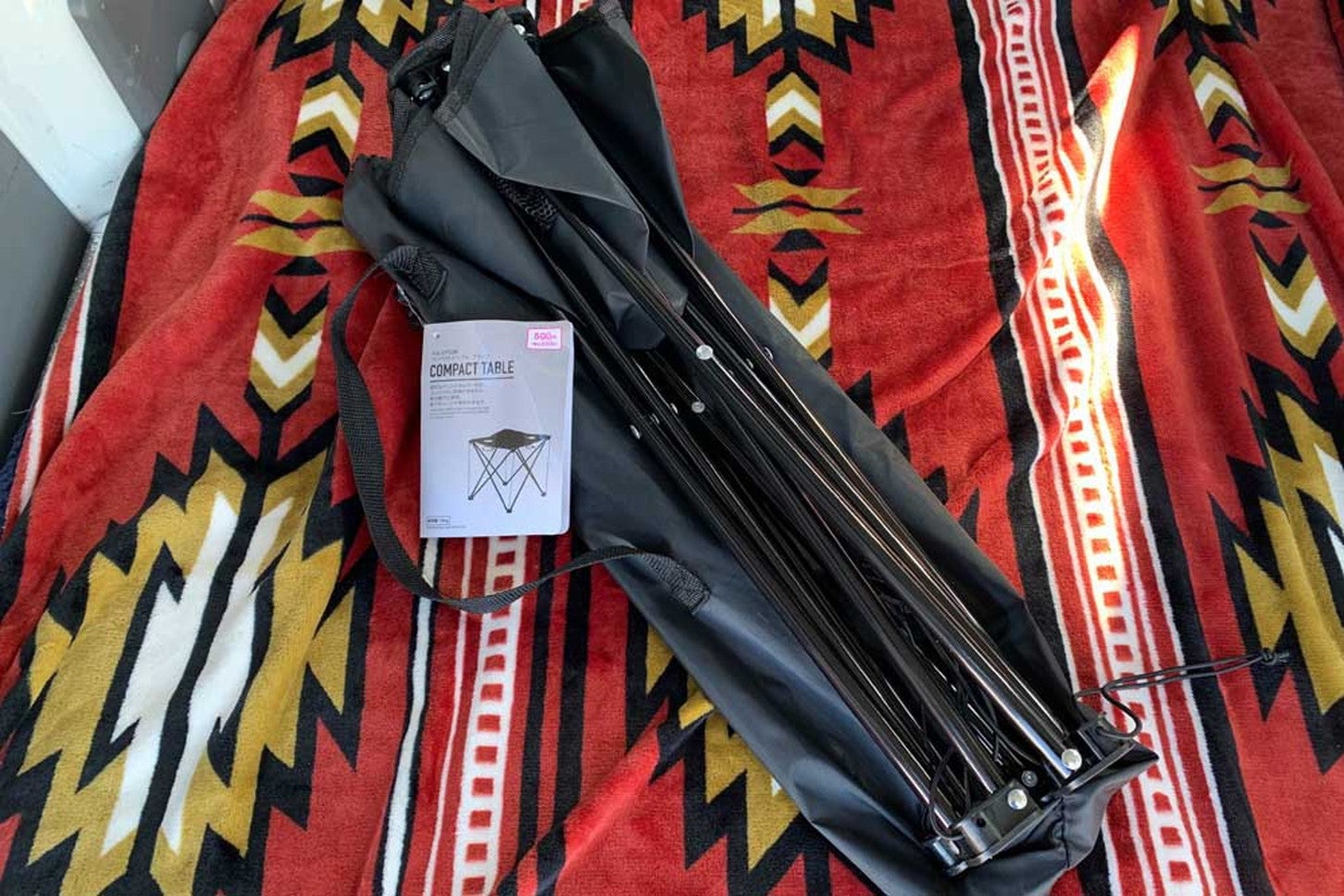 キャンプでも使いやすいダイソーの「コンパクトテーブル」
