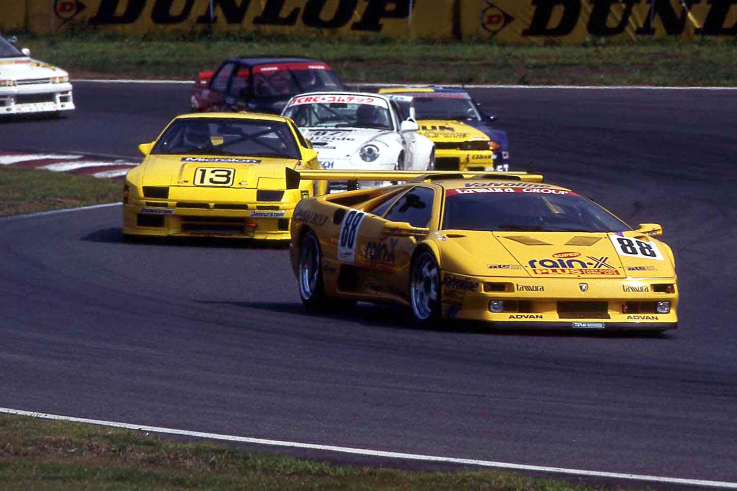 1995年のレース。2024年のGT300クラスで初のタイトルを獲得したランボルギーニだが、早くからJGTCで活躍していた。当時はGT1とGT2というクラス分けになっていた。