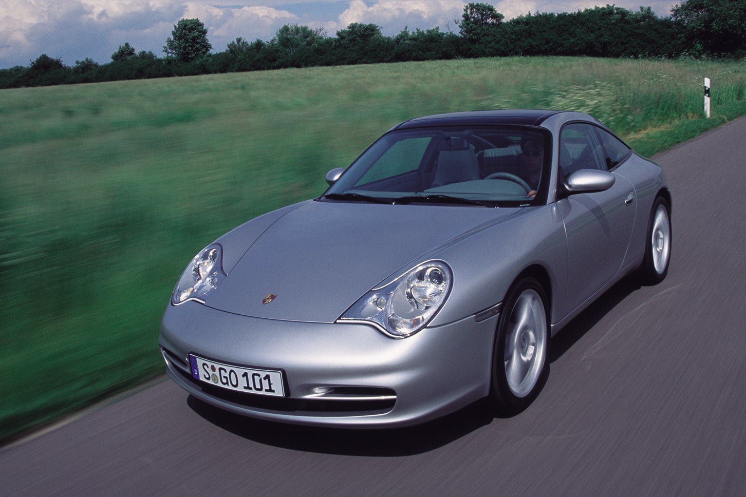 911タルガ（996型／5代目）●エンジン：3.6リッター水平対向6気筒●最高出力：320ps●最大トルク：370Nm●トランスミッション：6速MT／5速AT（ティプトロニックS）●0-100km/h加速：5.0（MT）／5.7秒（AT）秒●最高速度：285（MT）／280（AT）km/h