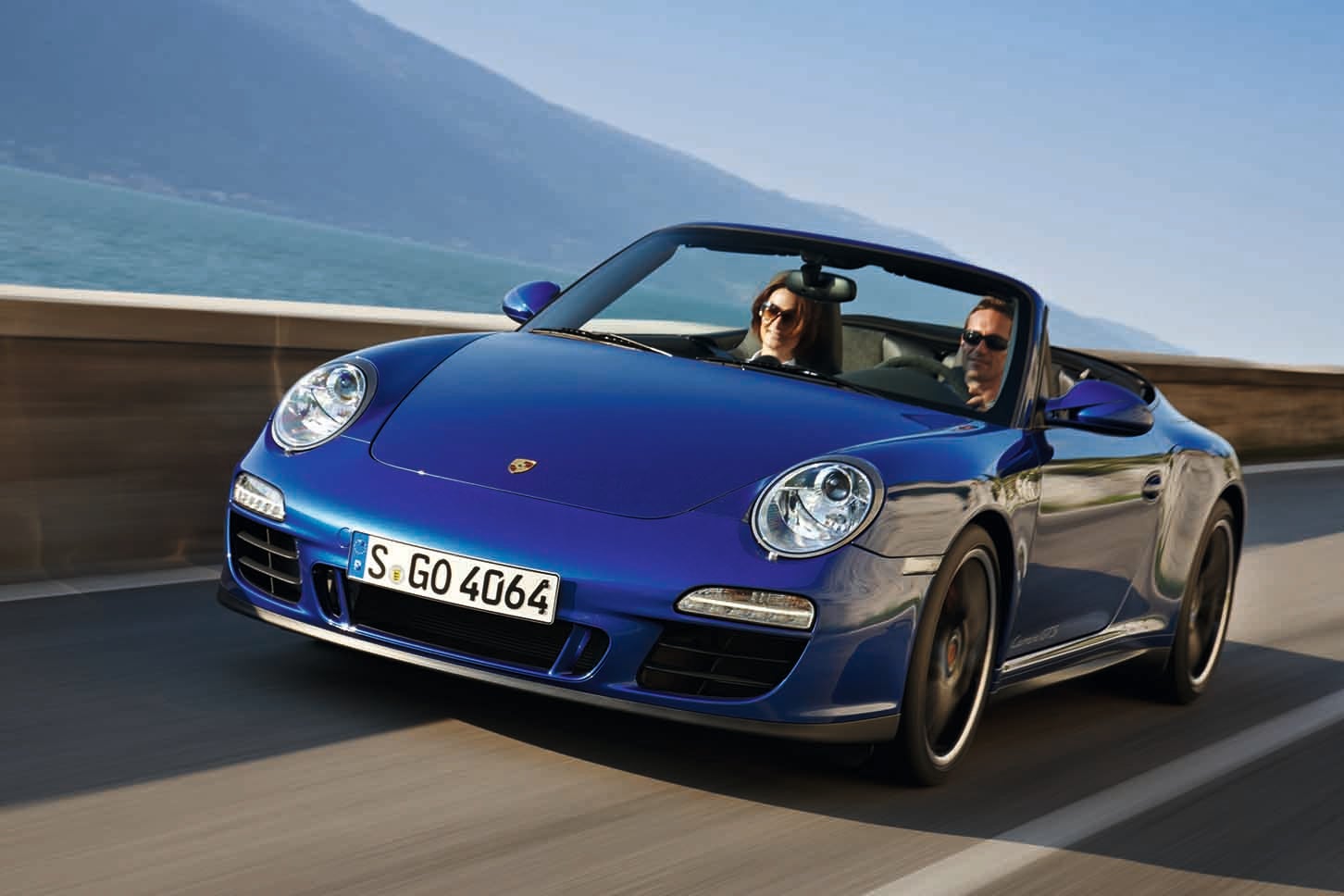 911カレラGTSカブリオレ（997.2型／6代目後期）●エンジン：3.8リッター水平対向6気筒●最高出力：408ps●最大トルク：420Nm●トランスミッション：6速MT／7速DCT（PDK）●0-100km/h加速：4.8（MT）／4.6（PDK）秒●最高速度：306（MT）／304（PDK）km/h