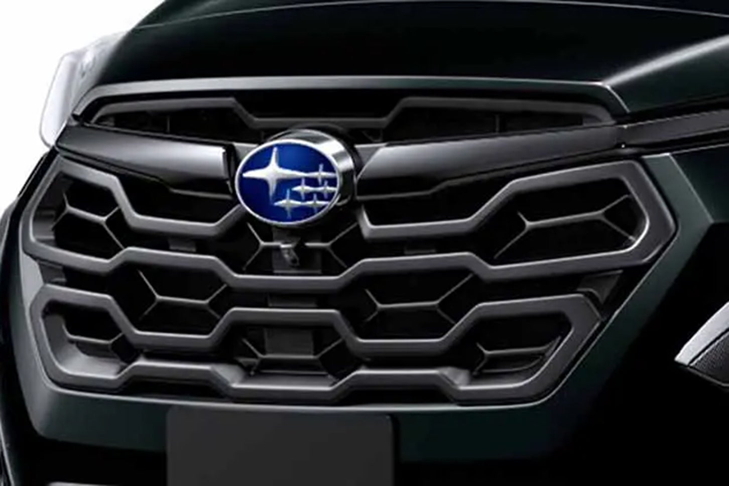スバル・クロストレック リミテッドブラック｜フロントグリルバー（ブラック塗装）