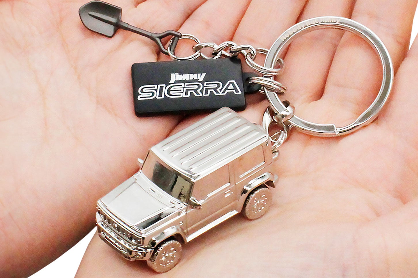 スズキ ジムニーシエラ クロームメッキキーチェーン。