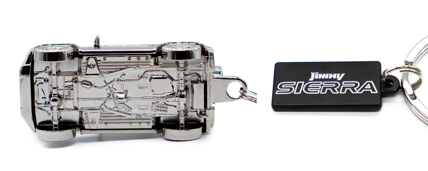 ジムニーチャームとプレート、スコップ型フィギュアで構成されている。