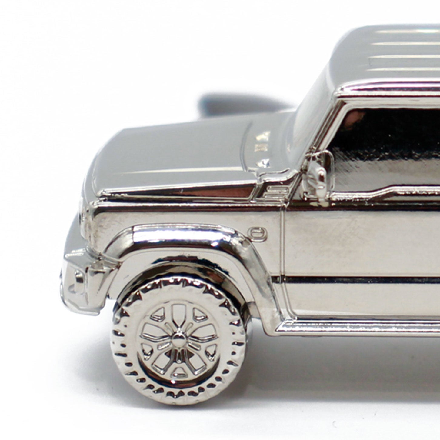 スズキ ジムニーシエラ クロームメッキキーチェーン。