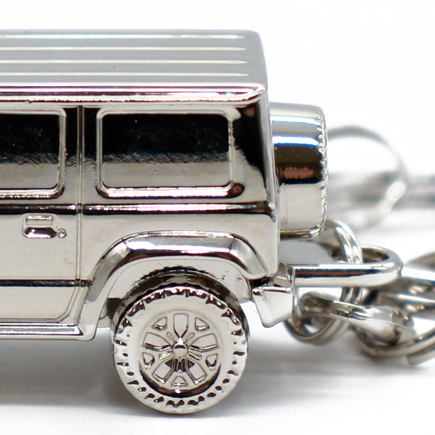 スズキ ジムニーシエラ クロームメッキキーチェーン。
