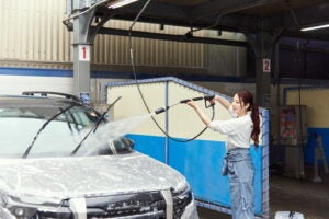 すすぎ残しがないように、上から下へ順々に流していくのが基本。