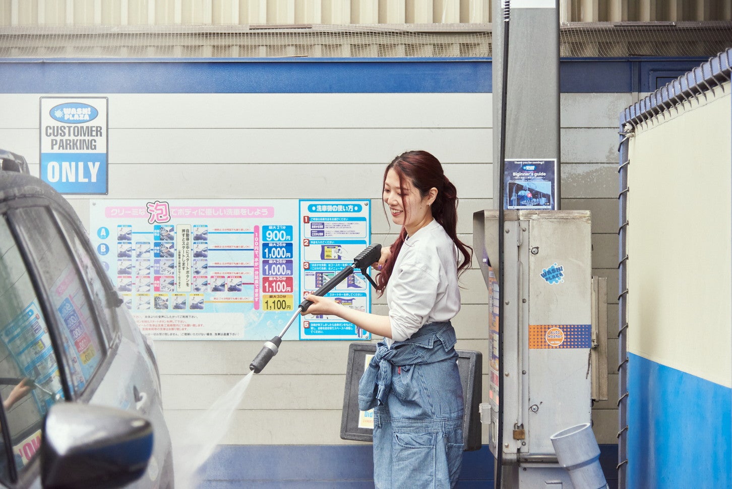 勢いよく飛び出す水にはじめは驚くかもしれません。上から下へ順番に洗っていきましょう。