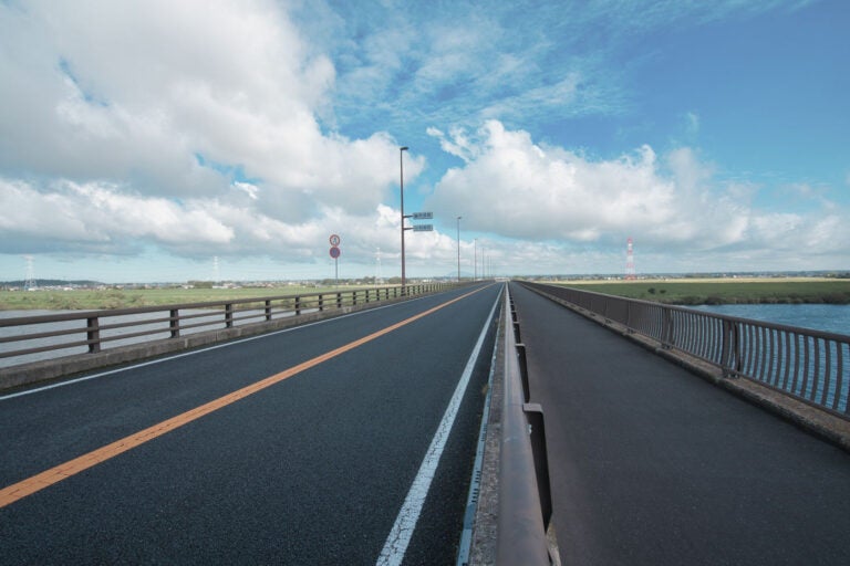 利根川を渡る「若草大橋有料道路」もその一部だ。(c)Tsutomu – stock.adobe.com