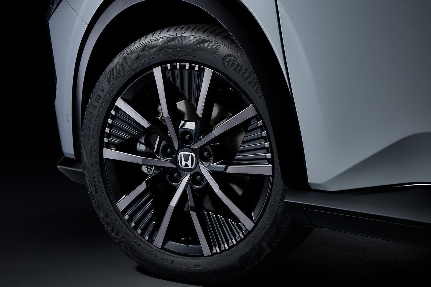 ホンダ・インサイト｜18インチ ノイズリデューシング アルミホイール（18×7.5J／ベルリナブラック塗装＋切削）