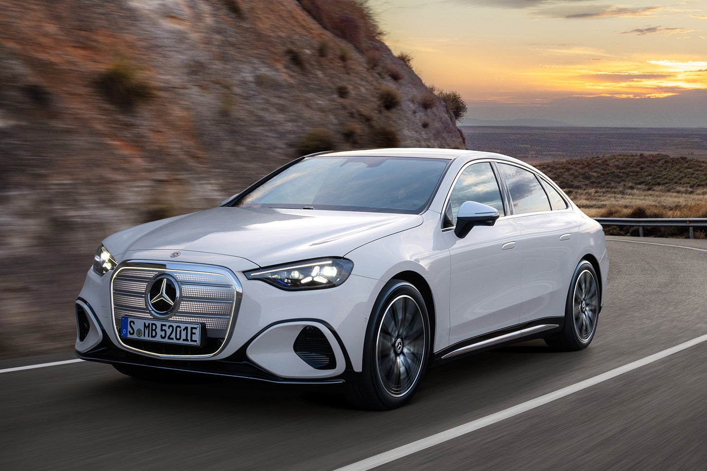 メルセデス・ベンツC 400 4マチック エレクトリック｜Mercedes-Benz C 400 4MATIC Electric