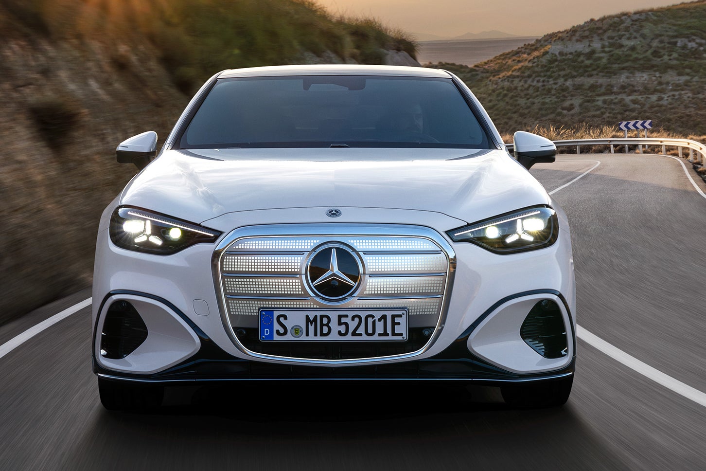 メルセデス・ベンツC 400 4マチック エレクトリック｜Mercedes-Benz C 400 4MATIC Electric