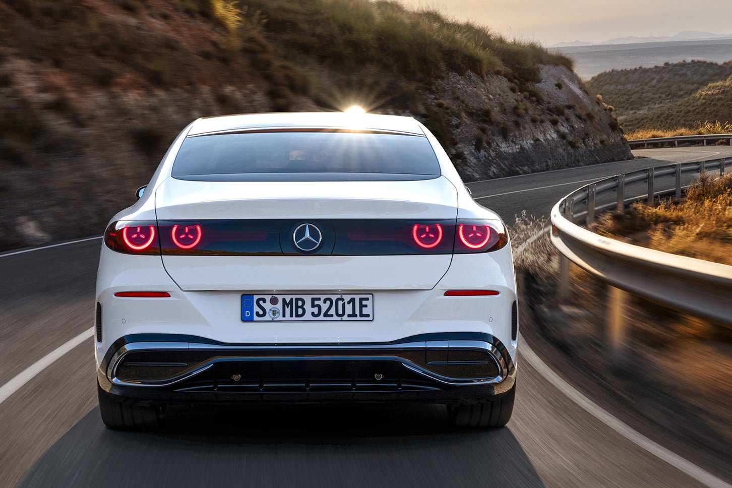 メルセデス・ベンツC 400 4マチック エレクトリック｜Mercedes-Benz C 400 4MATIC Electric