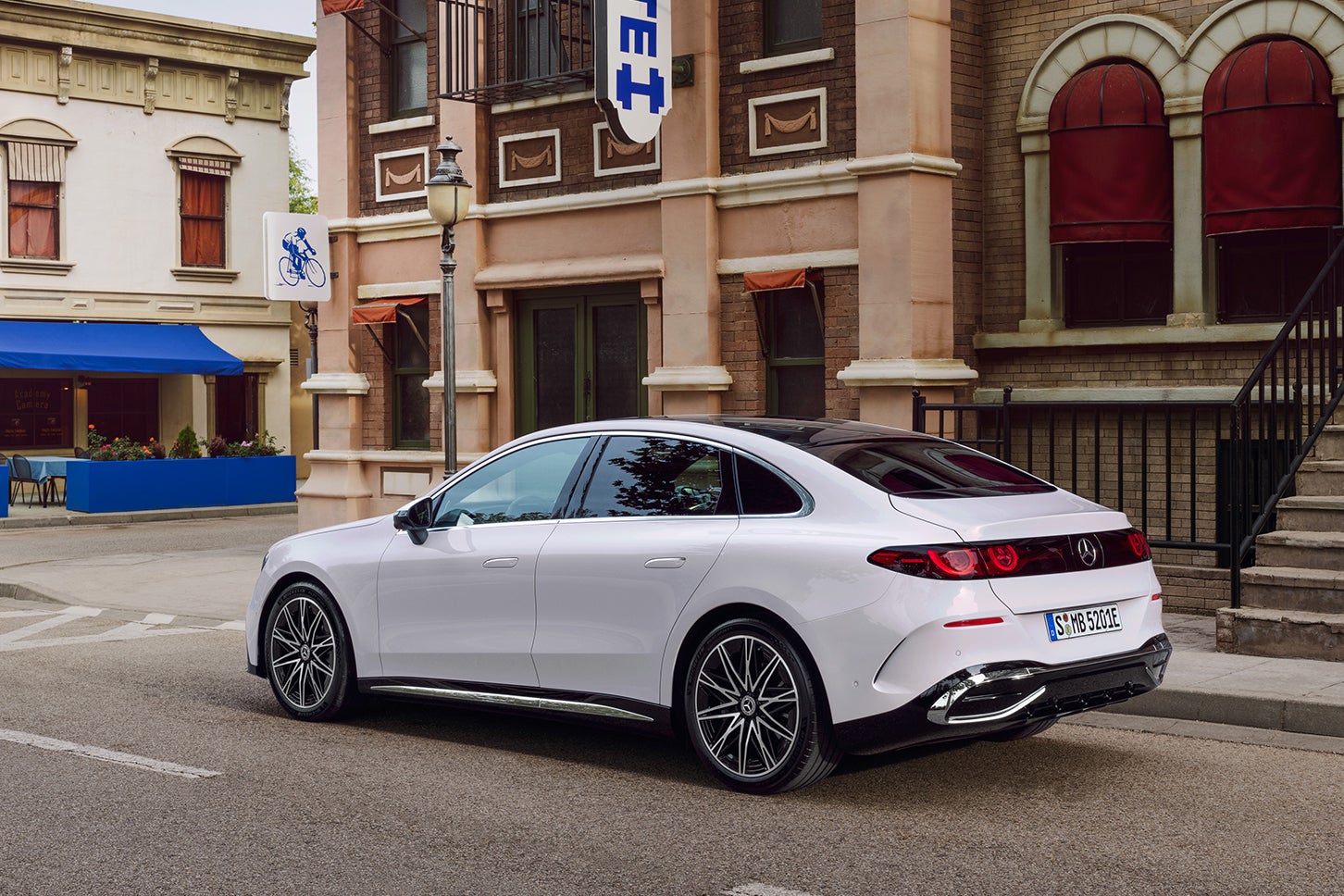 メルセデス・ベンツC 400 4マチック エレクトリック｜Mercedes-Benz C 400 4MATIC Electric