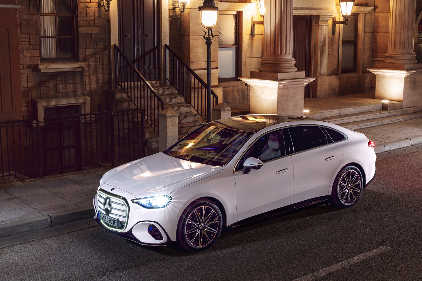 メルセデス・ベンツC 400 4マチック エレクトリック｜Mercedes-Benz C 400 4MATIC Electric