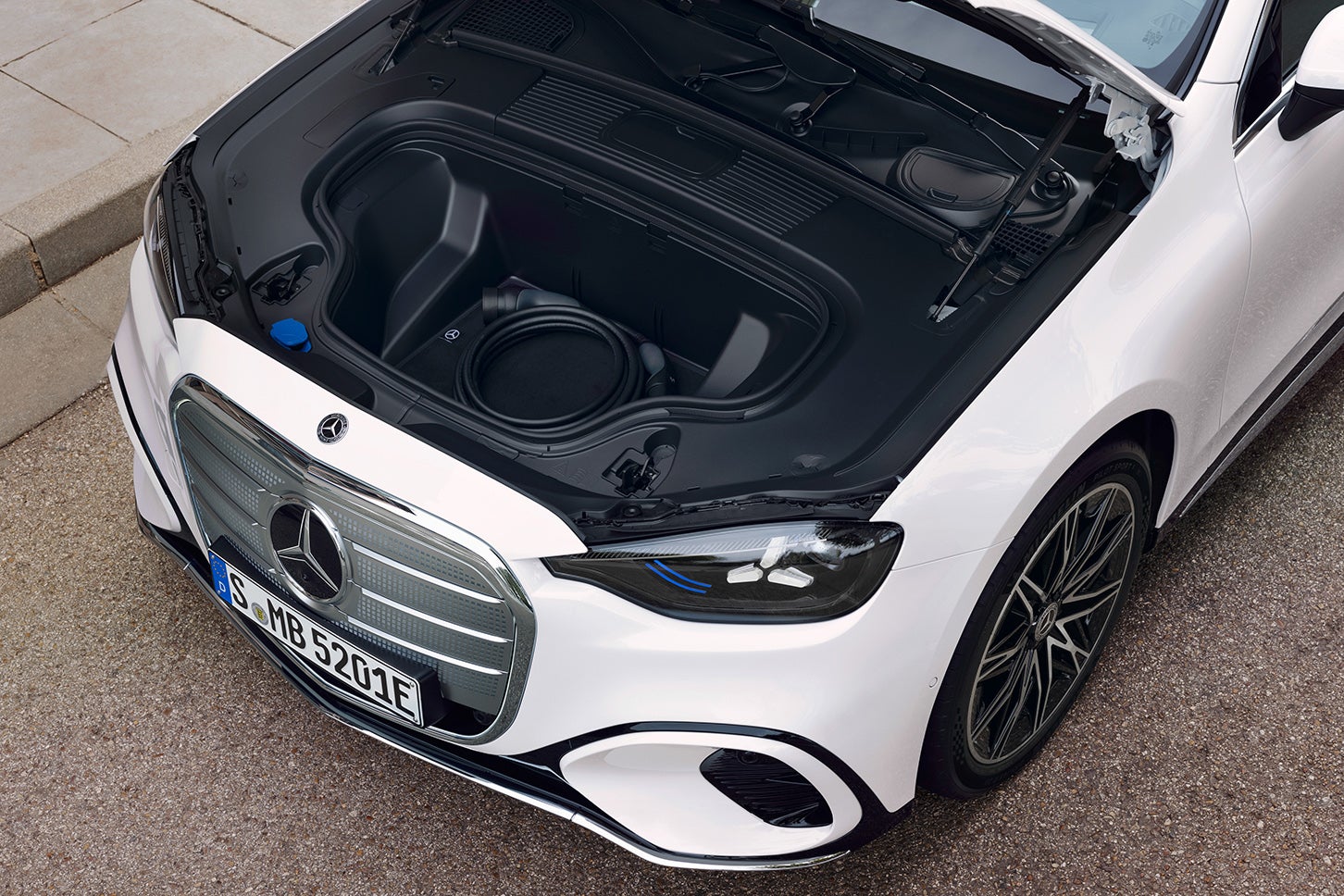 メルセデス・ベンツC 400 4マチック エレクトリック｜Mercedes-Benz C 400 4MATIC Electric