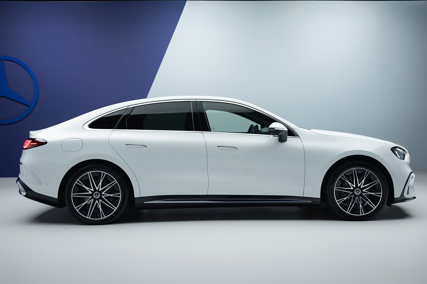 メルセデス・ベンツC 400 4マチック エレクトリック｜Mercedes-Benz C 400 4MATIC Electric