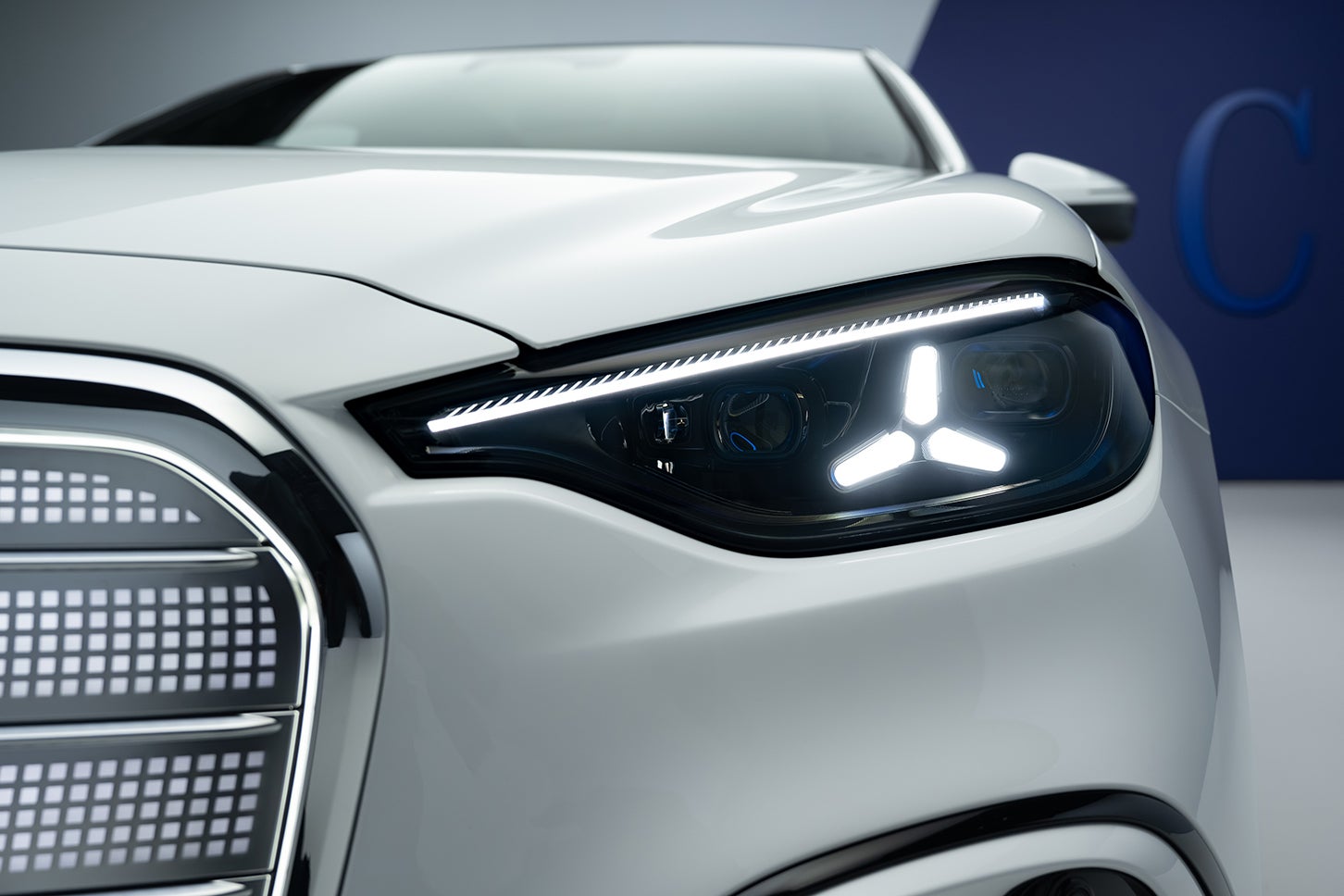 メルセデス・ベンツC 400 4マチック エレクトリック｜Mercedes-Benz C 400 4MATIC Electric