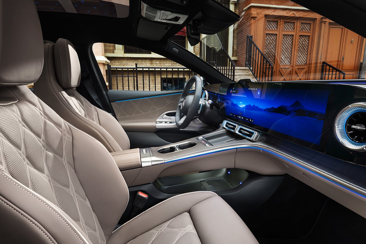 メルセデス・ベンツC 400 4マチック エレクトリック｜Mercedes-Benz C 400 4MATIC Electric