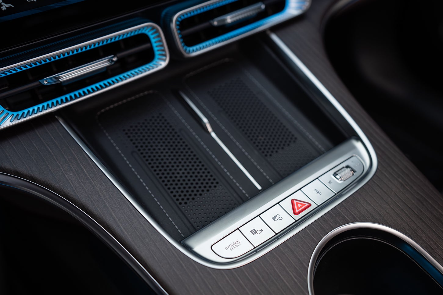 メルセデス・ベンツC 400 4マチック エレクトリック｜Mercedes-Benz C 400 4MATIC Electric