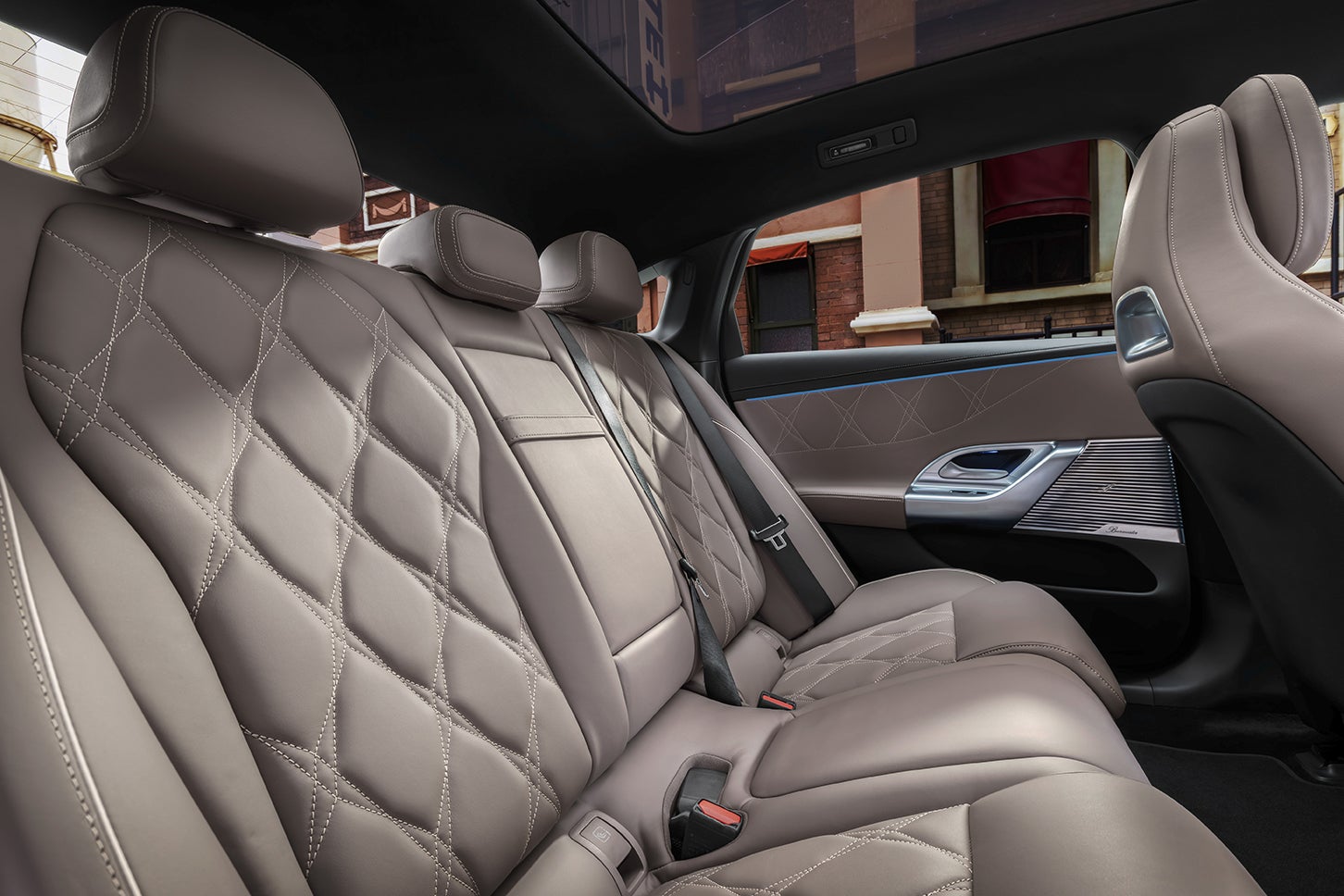 メルセデス・ベンツC 400 4マチック エレクトリック｜Mercedes-Benz C 400 4MATIC Electric