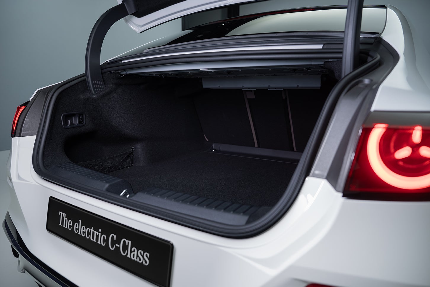 メルセデス・ベンツC 400 4マチック エレクトリック｜Mercedes-Benz C 400 4MATIC Electric