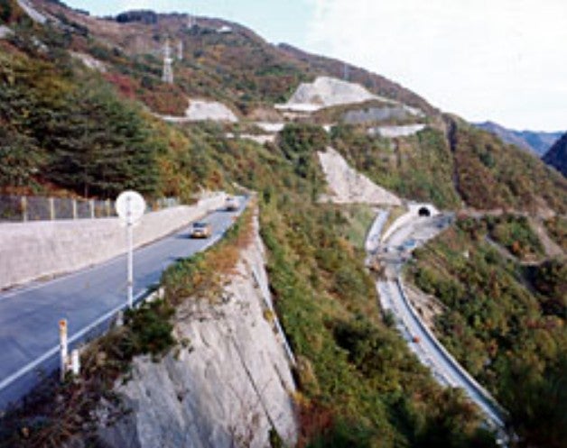 かつて厳しい峠道だった仙岩峠