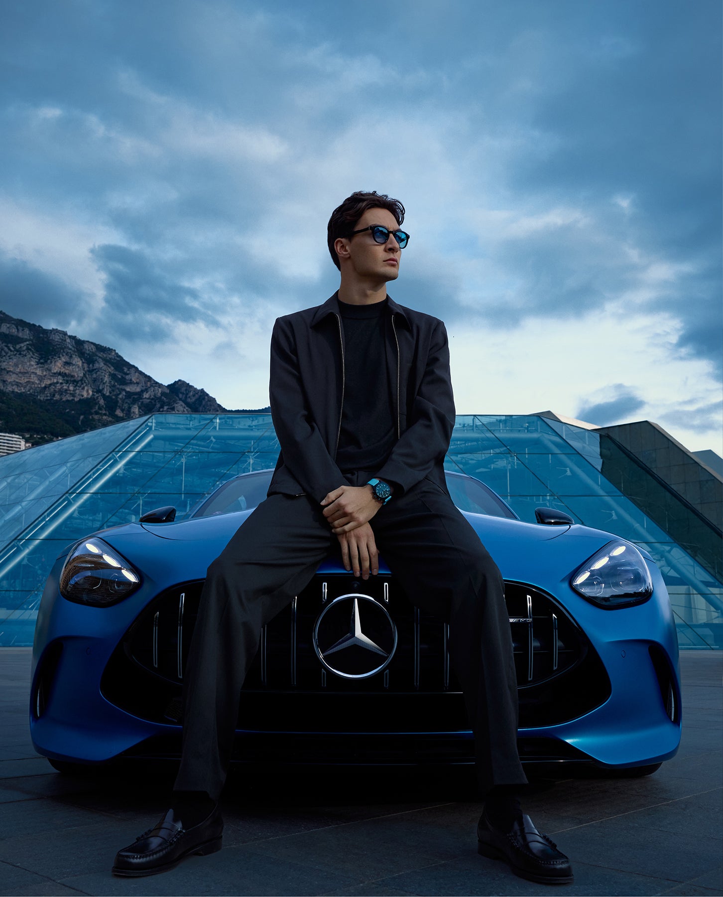 IWC×ジョージ・ラッセル、「63」とブルーが刻むF1®ドライバーの限定パイロット・ウォッチ