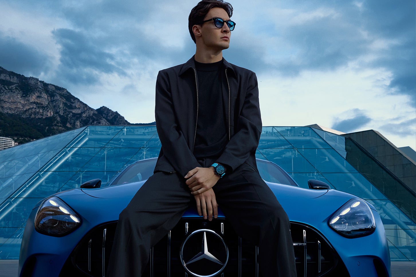 IWC×ジョージ・ラッセル、「63」とブルーが刻むF1®ドライバーの限定