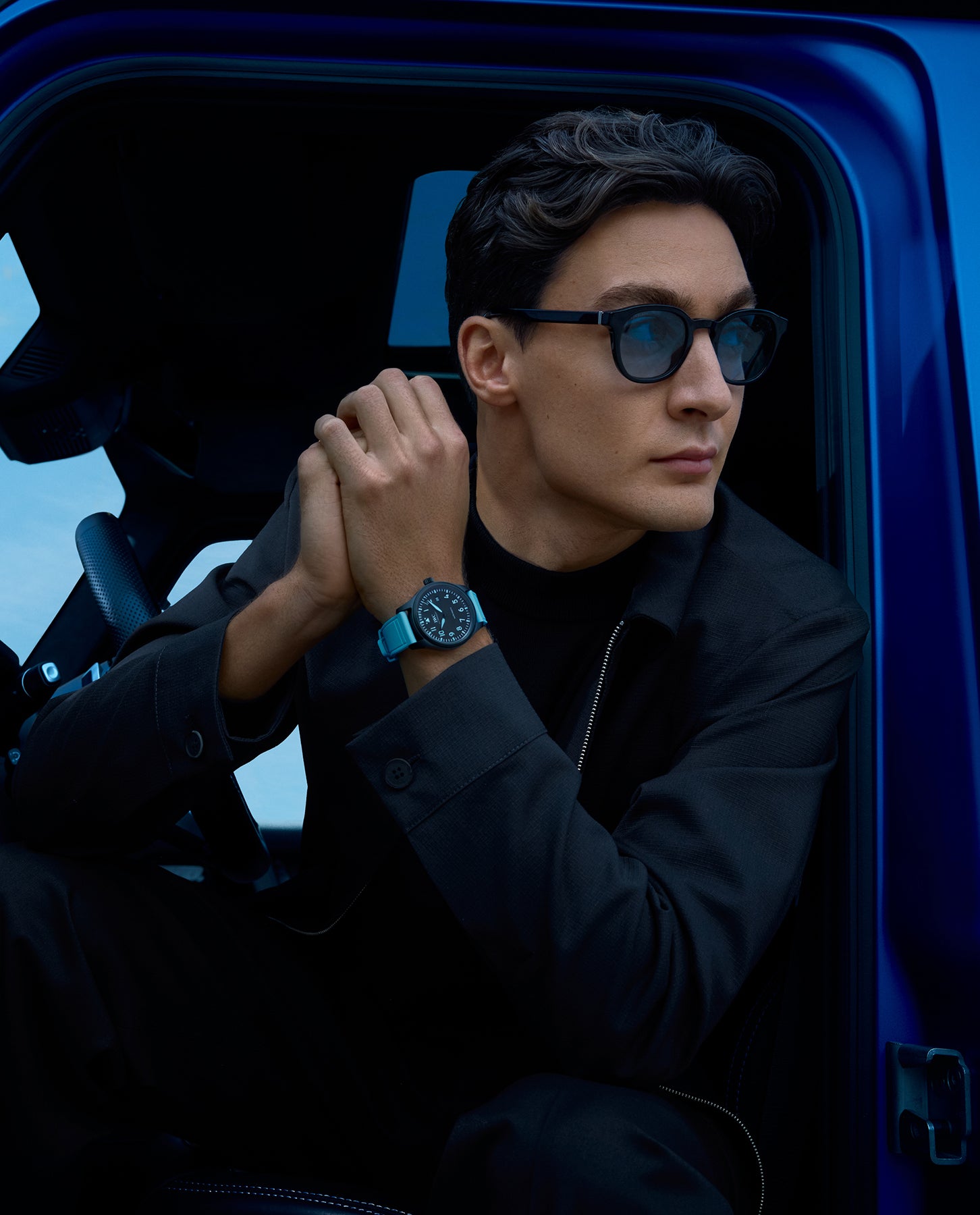 鮮やかなブルーが印象的な「パイロット・ウォッチ・オートマティック 41・ジョージ・ラッセル」