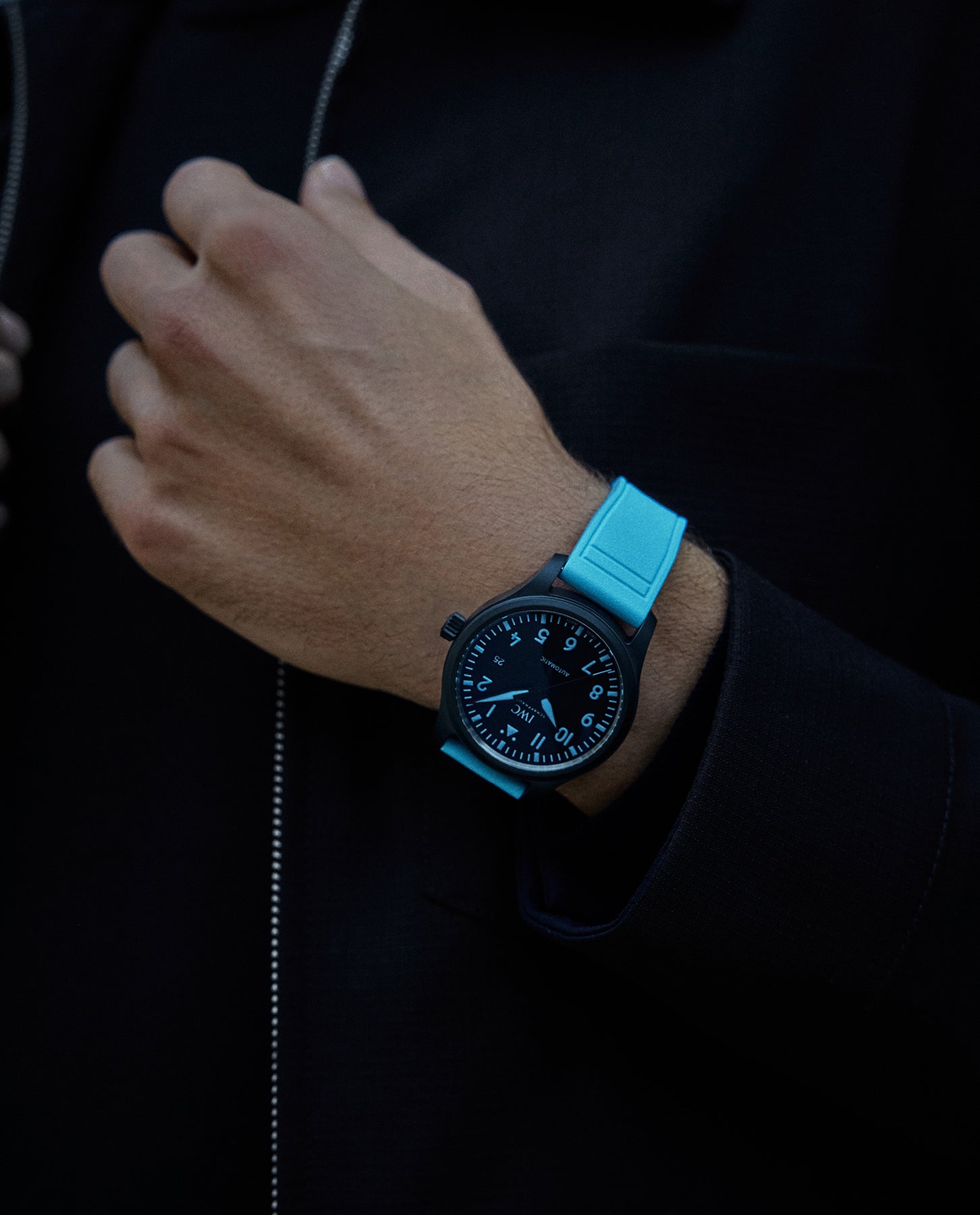 鮮やかなブルーが印象的な「パイロット・ウォッチ・オートマティック 41・ジョージ・ラッセル」