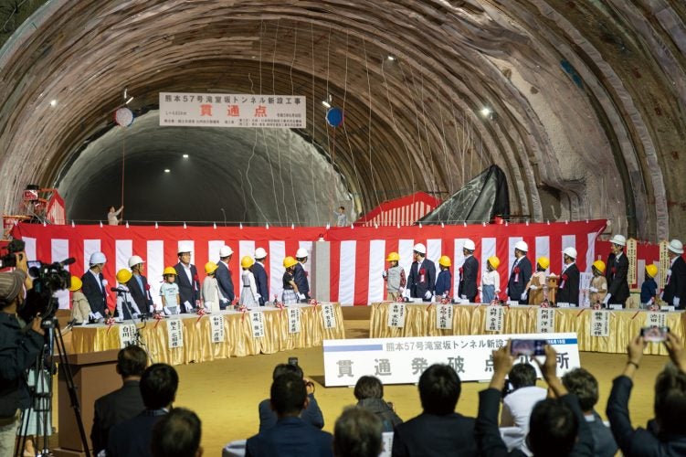 滝室坂トンネルの貫通式典。