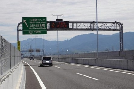 新山梨環状道路 南部区間の様子。
