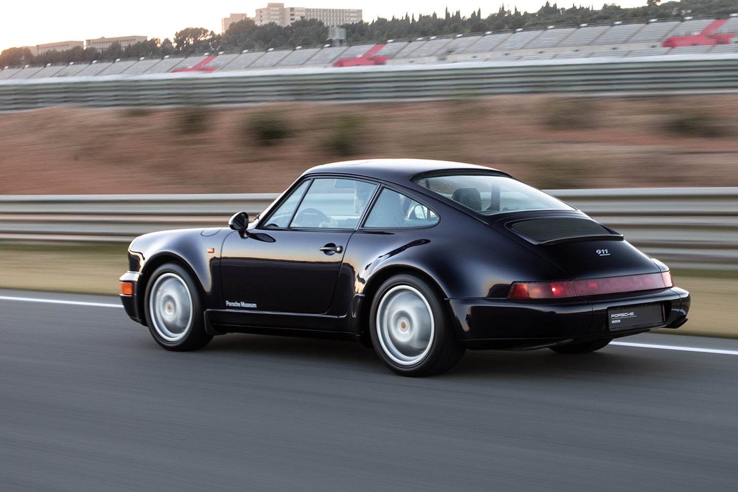 964型ポルシェ911カレラ4（3代目）｜Porsche 911 Carrera 4(type 964)