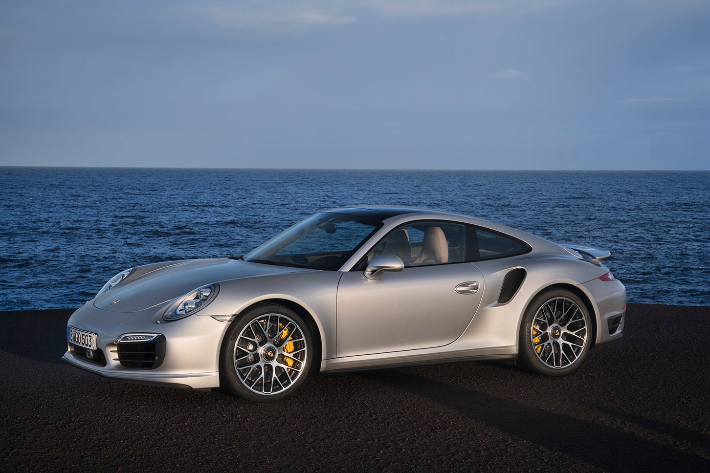 991型ポルシェ911ターボS（7代目）｜7代目の991型ではターボ系やGT3に後輪操舵システム「リヤアクスルステアリング」を初めて採用。重量増を補って余りある効用を実現した
