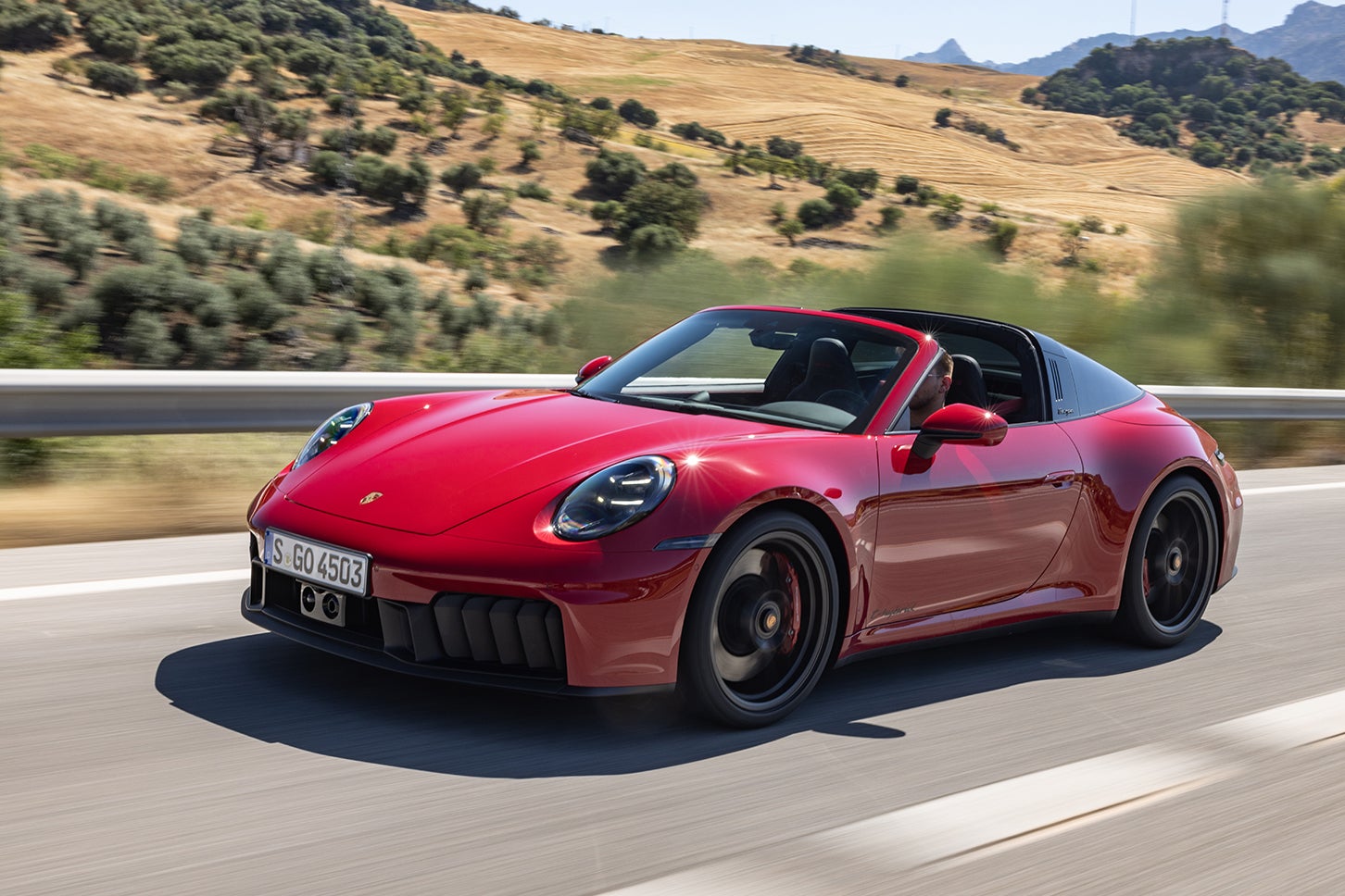 992.2型ポルシェ911タルガ4 GTS（現行8代目後期）｜8代目となる現行型ではターボ系やGT3系、GTS系グレードにリヤアクスルステアリングが標準装備されている