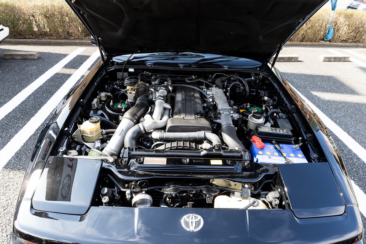 70スープラのエンジンは、3リッター DOHCターボの7M-GTE型（230PS）を頂点に、4種類の直列6気筒を設定されています。