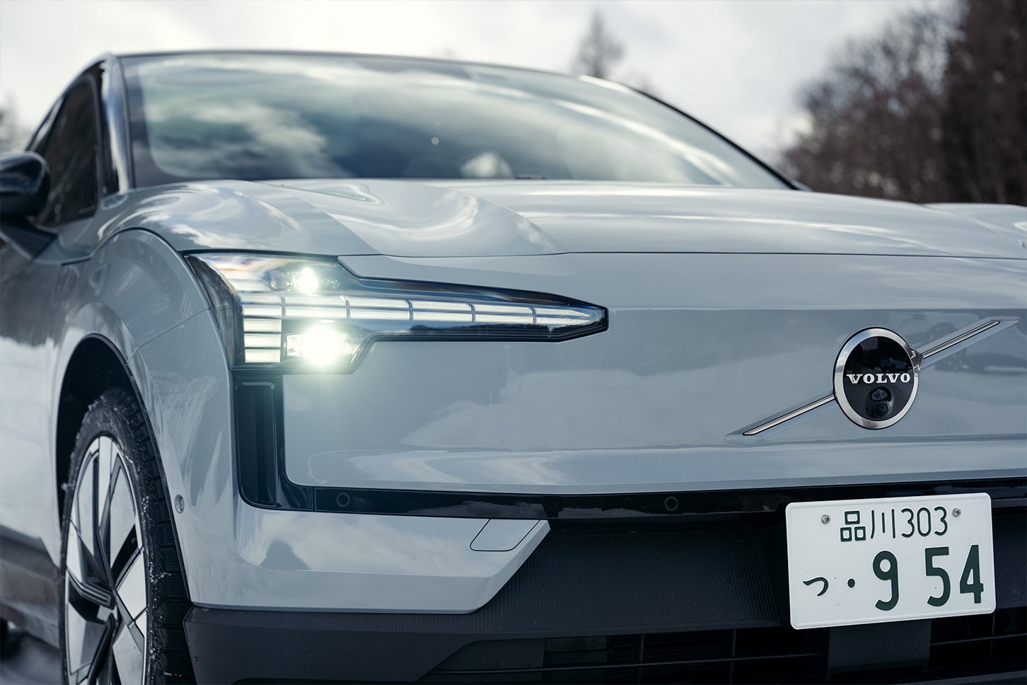 EX30と言えばこのヘッドライト！ 一目でボルボと分かるトールハンマーが採用されている。