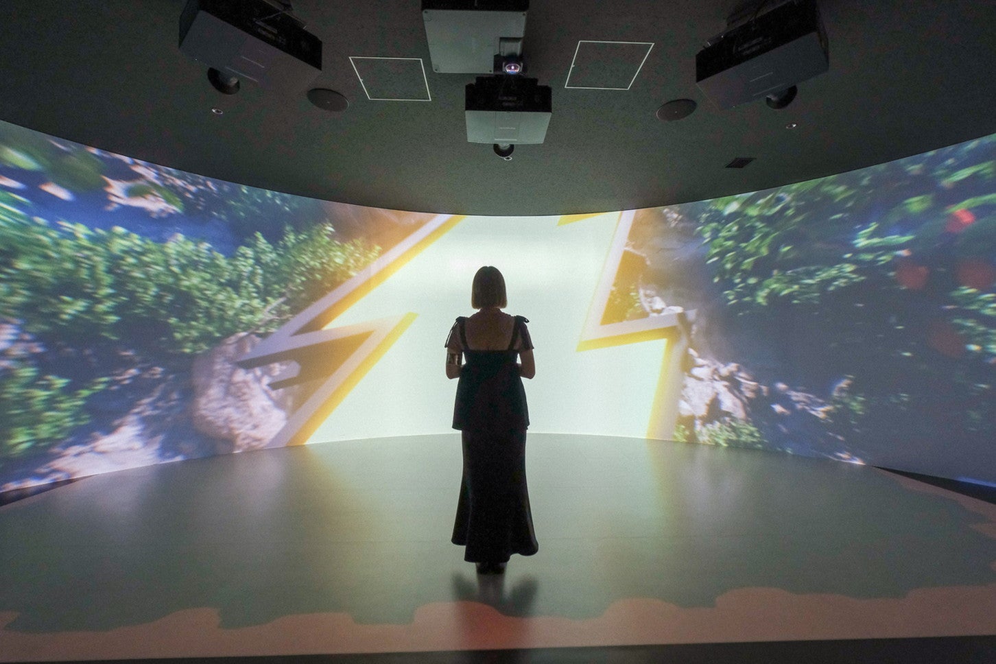 ワクザクシアターでは、ブラックサンダーになった気持ちで製造工程を体験できる