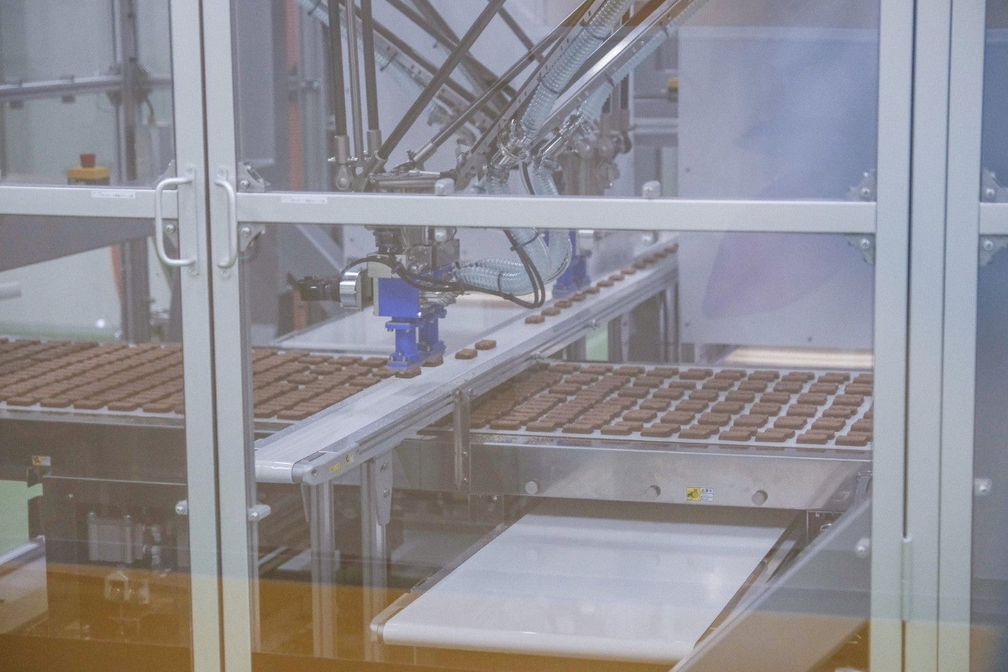 裁断されるブラックサンダー