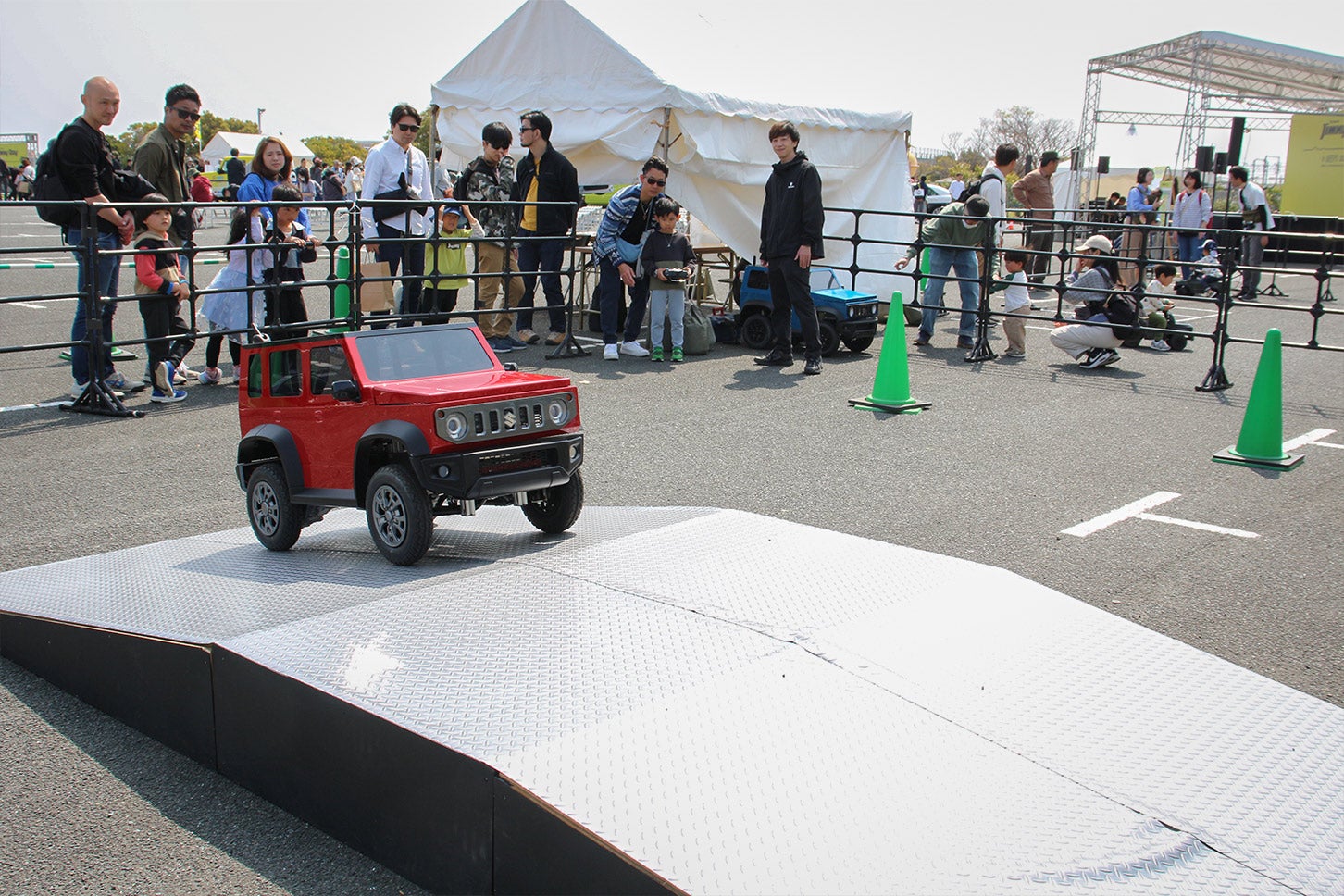 ラジコン操縦体験の様子