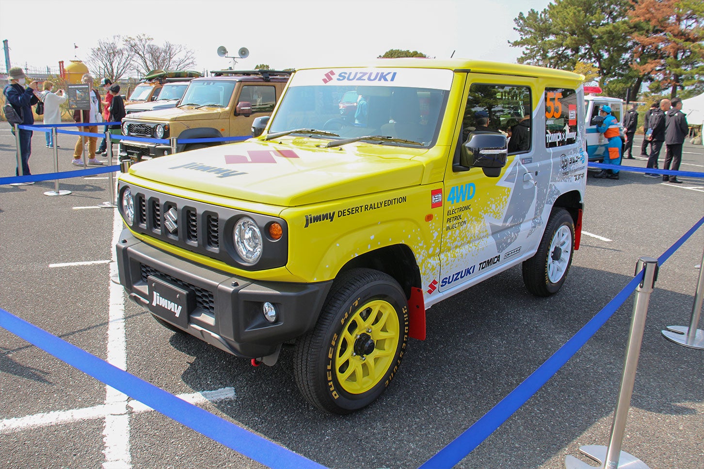 トミカ55周年記念仕様のジムニーラッピングカー