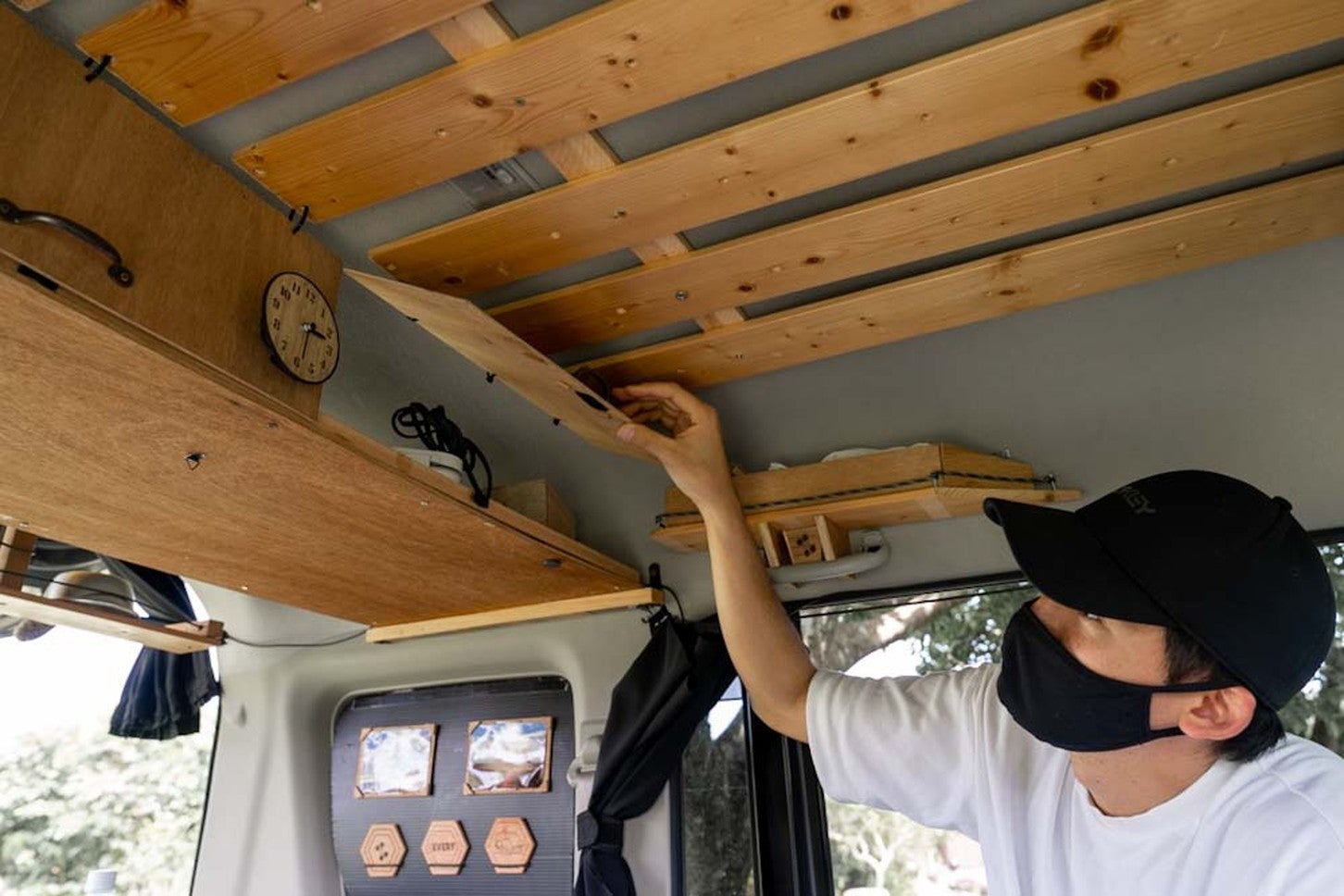 廃材と100均で作る天井収納。カメコローさん（スズキ　エブリイ）