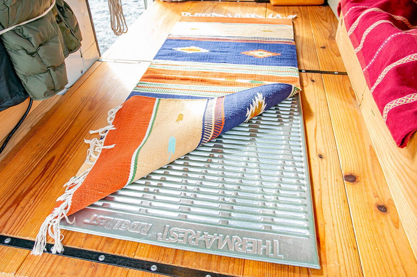 まるでカフェのような床。渡辺 圭史さん（ダイハツ　ハイゼットカーゴ）