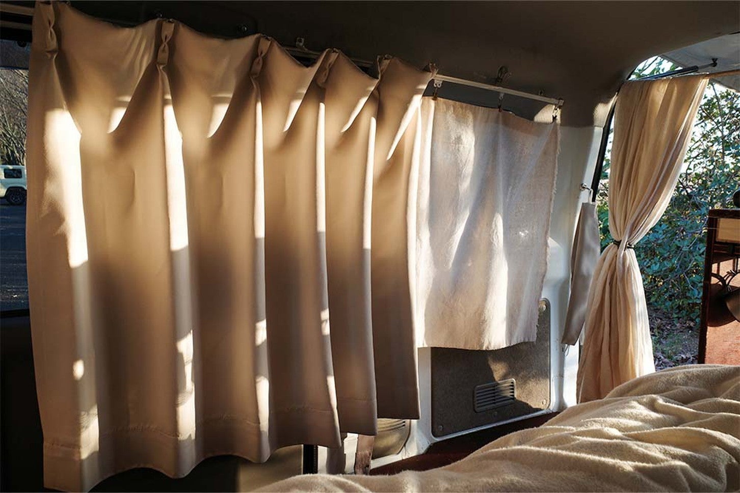 目隠し＆虫除け！ カーテンと網戸をカスタム。いとうみゆきさん（スズキ　エブリイ）