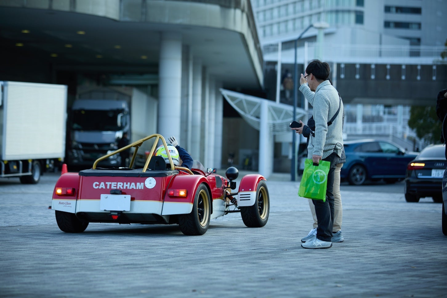 閉会式後のお見送りシーン