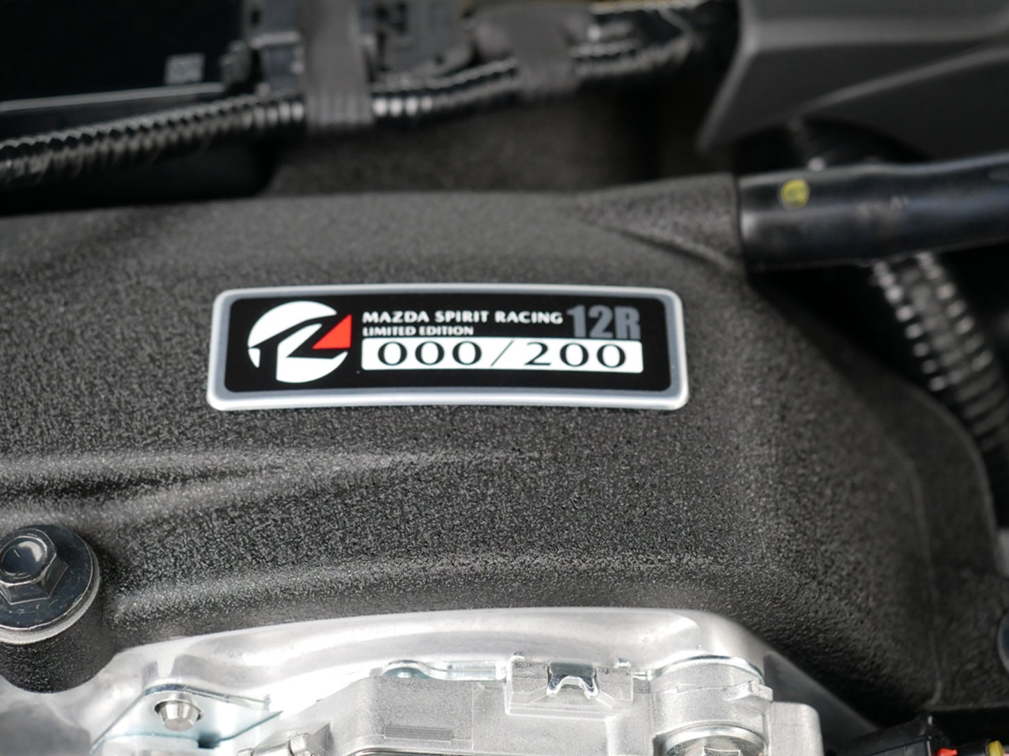 シリアルナンバー「000/200」を発見！