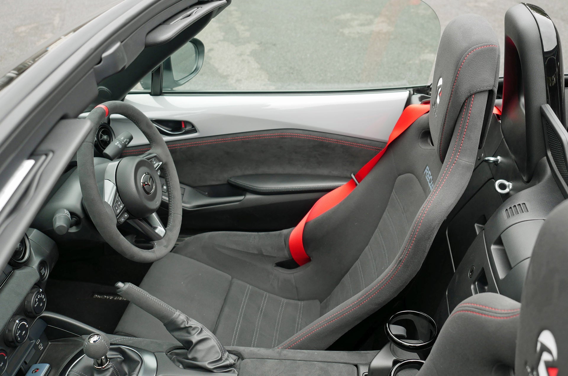 MSpRロードスター12Rに標準装備されているレカロ製フルバケットシート