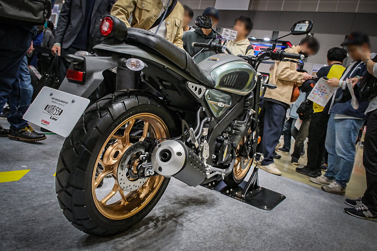 XSR155のシート高を10mm低くし、アクセサリーを装備した「ローダウンパッケージ」も展示されていた。こちらは今夏以降に市販予定とのこと。